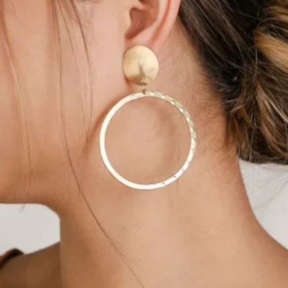 Lulus Lively Light gold hoops hammered 3" - Picture 2 of 8